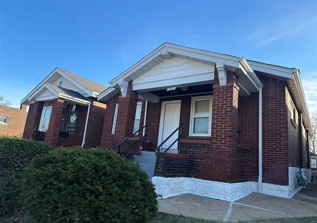 Photo 3 of Single Family Residence at 4882 San Francisco Ave, Saint Louis, MO 63115 | MLS# MIS25013996 | | Sold on 2025-04-30