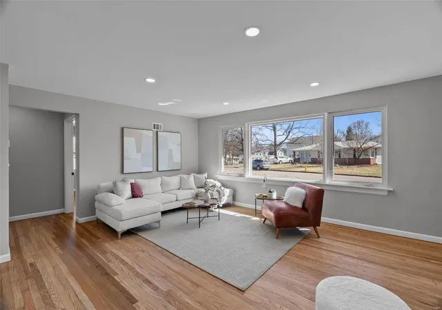 Photo 3 of Single Family Residence at 641 Lewiston Dr, Saint Louis, MO 63122 | MLS# MIS25014116 |  | Sold on 2025-04-14