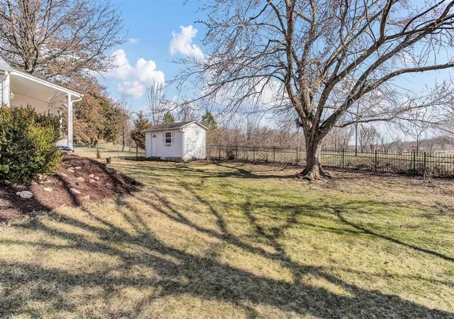 Photo 3 of Single Family Residence at 1255 Stephenridge Dr, Saint Charles, MO 63304 | MLS# MIS25014132 |  | Sold on 2025-04-10