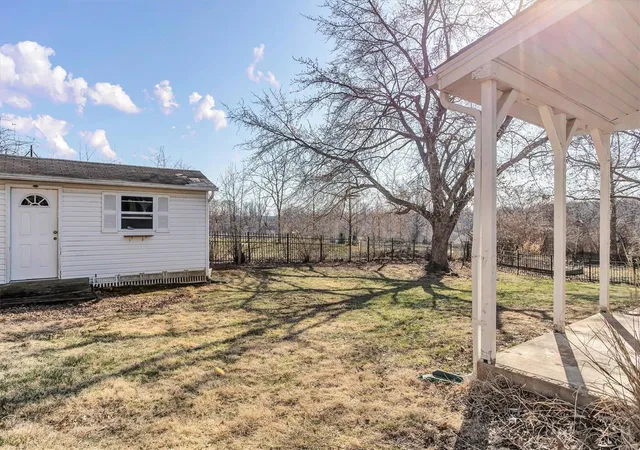 Photo 4 of Single Family Residence at 1255 Stephenridge Dr, Saint Charles, MO 63304 | MLS# MIS25014132 |  | Sold on 2025-04-10