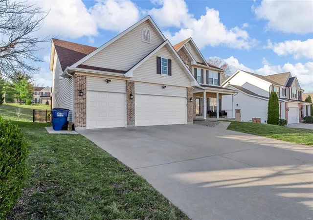 Photo 2 of Single Family Residence at 4324 Westhampton Pl Cir, Saint Charles, MO 63304 | MLS# MIS25014173 | | Sold on 2025-05-08