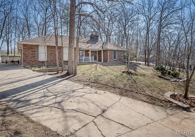 Photo 3 of Single Family Residence at 1127 Forest Spring Dr, Saint Charles, MO 63303 | MLS# MIS25014193 |  | Sold on 2025-04-03