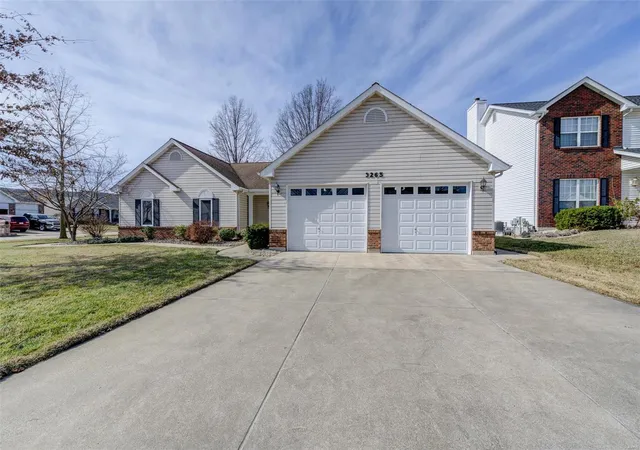 Single Family Residence at 3265 Mango Dr, Saint Charles, MO 63301 | MLS# MIS25014254 | | Sold on 2025-04-28