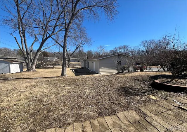 Photo 2 of Single Family Residence at 3330 Wilshire Dr, Saint Charles, MO 63301 | MLS# MIS25014261 | | Sold on 2025-08-06