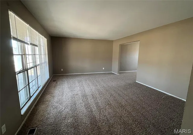 Photo 3 of Single Family Residence at 3330 Wilshire Dr, Saint Charles, MO 63301 | MLS# MIS25014261 | | Sold on 2025-08-06