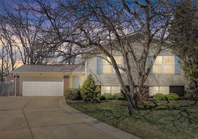 Single Family Residence at 82 Sunny View Dr, Saint Peters, MO 63376 | MLS# MIS25014267 |  | Sold on 2025-04-17