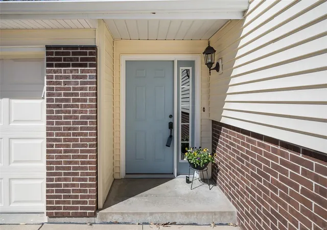 Photo 3 of Single Family Residence at 82 Sunny View Dr, Saint Peters, MO 63376 | MLS# MIS25014267 |  | Sold on 2025-04-17