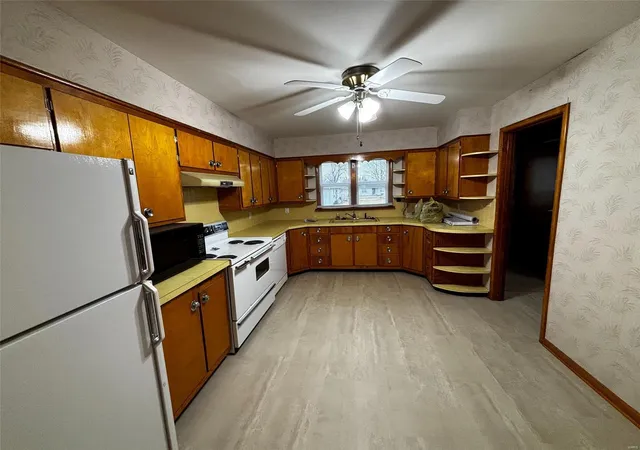 Photo 4 of Single Family Residence at 601 N Maple St, Vandalia, MO 63382 | MLS# MIS25014277 | | Sold on 2025-04-21