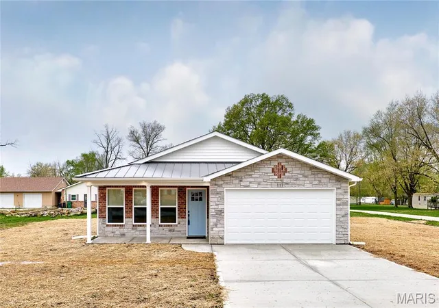 Photo 1 of Single Family Residence at 117 North Illinois St, New Florence, MO 63363 | MLS# MIS25014312 | | Sold on 2025-05-29