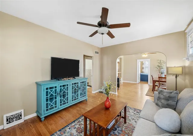 Photo 4 of Single Family Residence at 6216 Hoffman Ave, Saint Louis, MO 63139 | MLS# MIS25014327 | | Sold on 2025-05-28