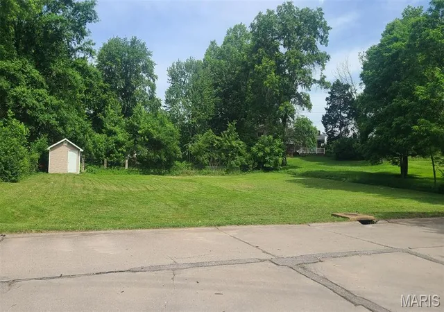 Land at 3407 Laura, Saint Louis, MO 63125 | MLS# MIS25014335 | | Sold on 2025-10-17