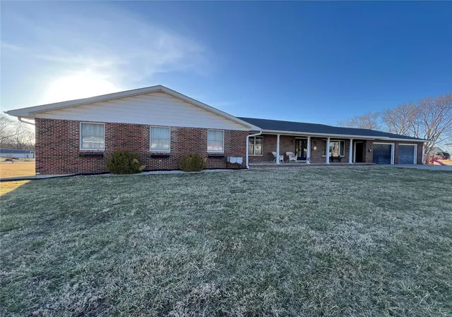 Photo 1 of Single Family Residence at 525 Baskett St, Paris, MO 65275 | MLS# MIS25014400 | | Sold on 2025-05-27