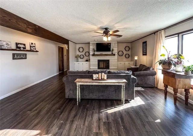 Photo 3 of Single Family Residence at 525 Baskett St, Paris, MO 65275 | MLS# MIS25014400 | | Sold on 2025-05-27