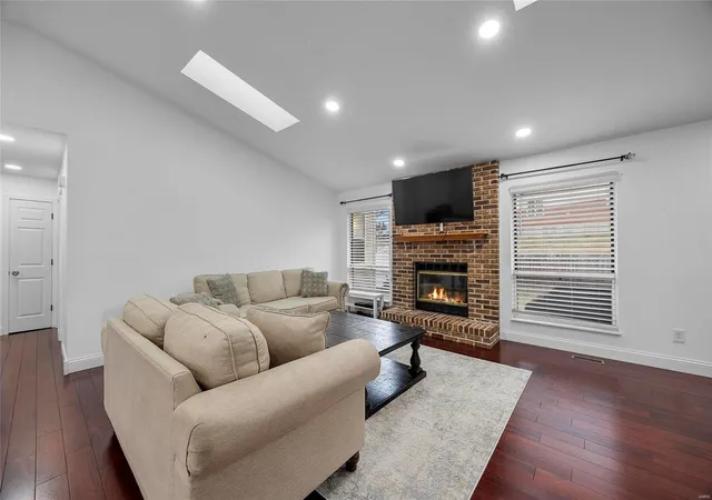 Photo 3 of Single Family Residence at 5728 Whitefalls Ct, Saint Louis, MO 63129 | MLS# MIS25014442 | | Sold on 2025-04-08