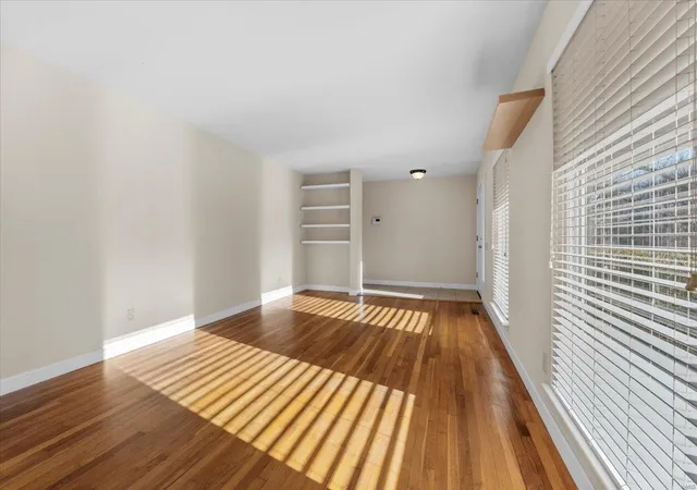 Photo 2 of Single Family Residence at 1211 Timber Run Dr, Saint Louis, MO 63146 | MLS# MIS25014446 |  | Sold on 2025-05-06