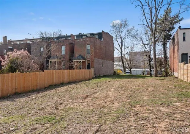 Photo 4 of Land at 4143 Laclede Ave, Saint Louis, MO 63108 | MLS# MIS25014455 | | Sold on 2026-07-07