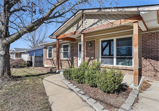 Photo 2 of Single Family Residence at 4117 Mcclay Rd, Saint Charles, MO 63304 | MLS# MIS25014498 |  | Sold on 2025-05-28