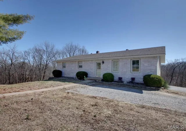 Photo 1 of Single family home for sale at 14160 Turkey Run Ct, New London, MO 63459 | MLS# MIS25014508 | Listing updated on 2025-07-15