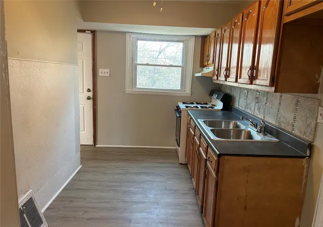 Photo 4 of Single Family Residence at 223 Midlothian Rd, Saint Louis, MO 63137 | MLS# MIS25014540 | | Sold on 2025-05-05