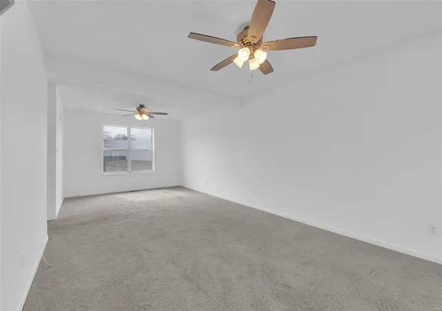 Photo 3 of Single Family Residence at 3 Woodmont Ct, Saint Peters, MO 63376 | MLS# MIS25014575 | | Sold on 2025-04-18