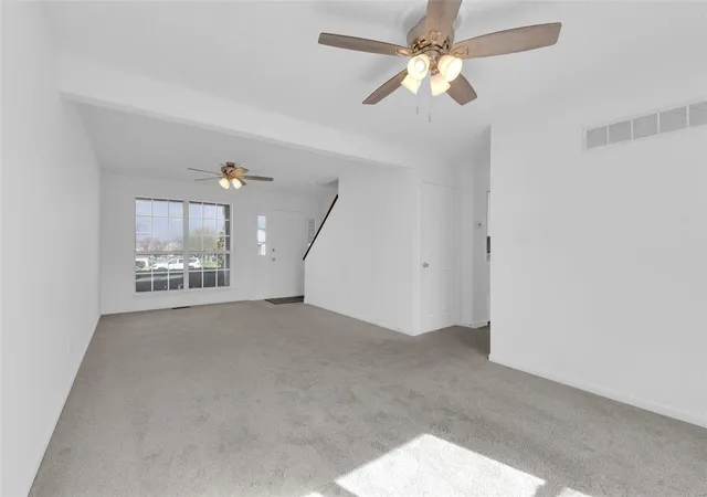 Photo 4 of Single Family Residence at 3 Woodmont Ct, Saint Peters, MO 63376 | MLS# MIS25014575 | | Sold on 2025-04-18