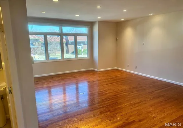 Photo 2 of Townhouse at 4224 Laclede Ave #C, Saint Louis, MO 63108 | MLS# MIS25014594 | | Sold on 2025-07-21