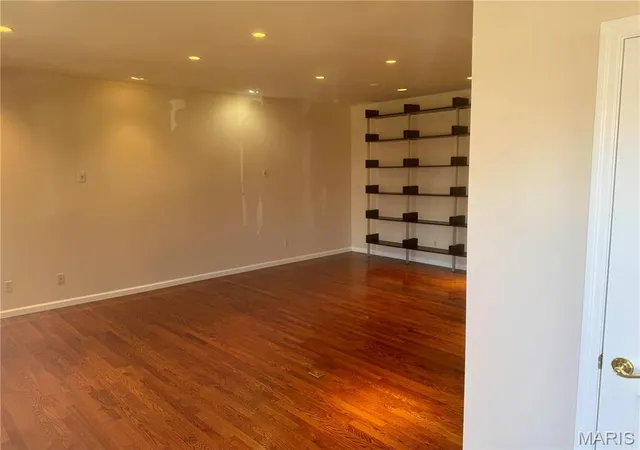 Photo 4 of Townhouse at 4224 Laclede Ave #C, Saint Louis, MO 63108 | MLS# MIS25014594 | | Sold on 2025-07-21