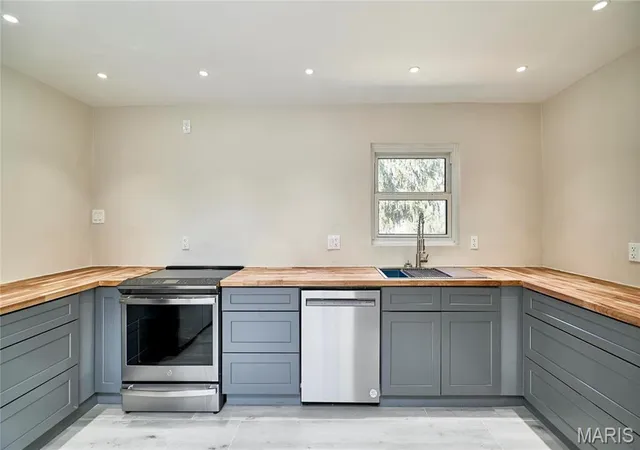 Photo 4 of Single Family Residence at 601 Brotherton Ln, Saint Louis, MO 63135 | MLS# MIS25014600 | | Sold on 2025-07-24