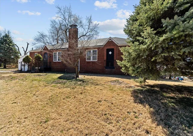 Multi Family at 6912 Hunter Ave, Saint Louis, MO 63121 | MLS# MIS25014601 | | Sold on 2025-04-01
