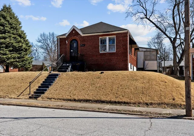 Photo 3 of Multi Family at 6912 Hunter Ave, Saint Louis, MO 63121 | MLS# MIS25014601 | | Sold on 2025-04-01