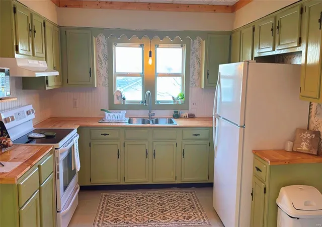 Photo 3 of Single Family Residence at 906 High St, Fredericktown, MO 63645 | MLS# MIS25014665 |  | Sold on 2025-04-09