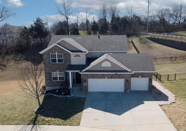Photo 1 of Single Family Residence at 3065 Cambridge View Ct, Saint Louis, MO 63129 | MLS# MIS25014675 | | Sold on 2025-05-01