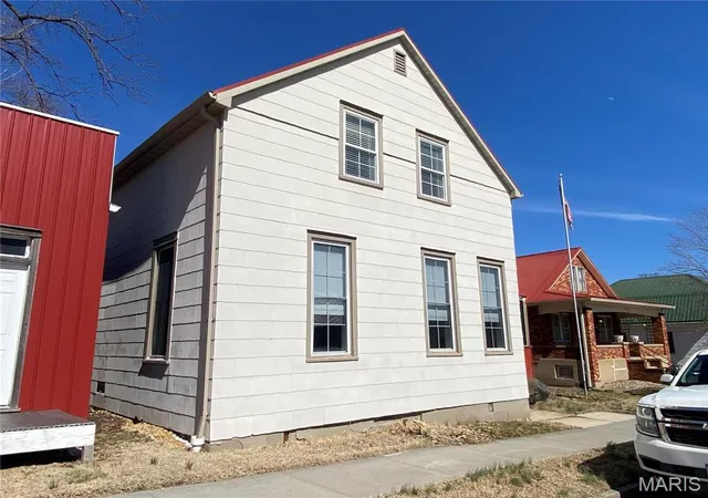 Photo 3 of Single Family Residence at 209 E 3Rd St, Hermann, MO 65041 | MLS# MIS25014753 | | Sold on 2026-01-12