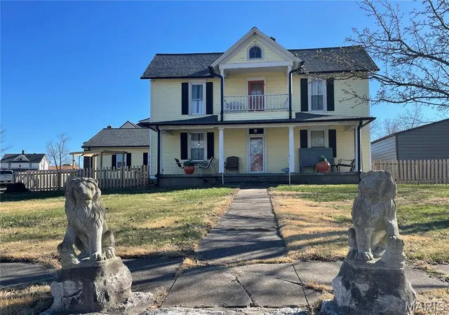 Photo 2 of Single Family Residence at 506 E Jefferson St, Perry, MO 63462 | MLS# MIS25014788 |  | Sold on 2025-10-10