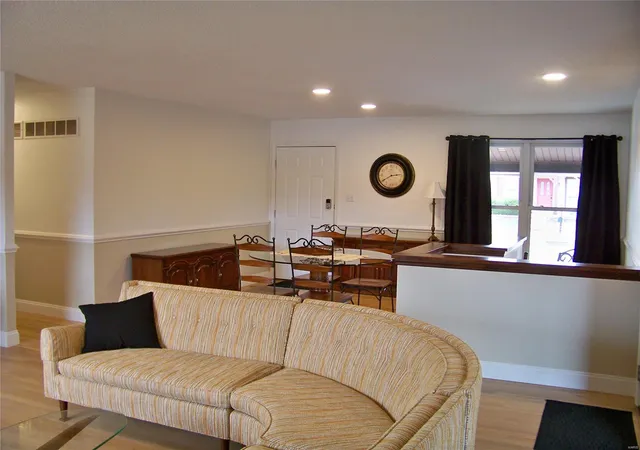 Photo 4 of Single Family Residence at 3041 Armona Dr, Saint Louis, MO 63129 | MLS# MIS25014853 | | Sold on 2025-05-08