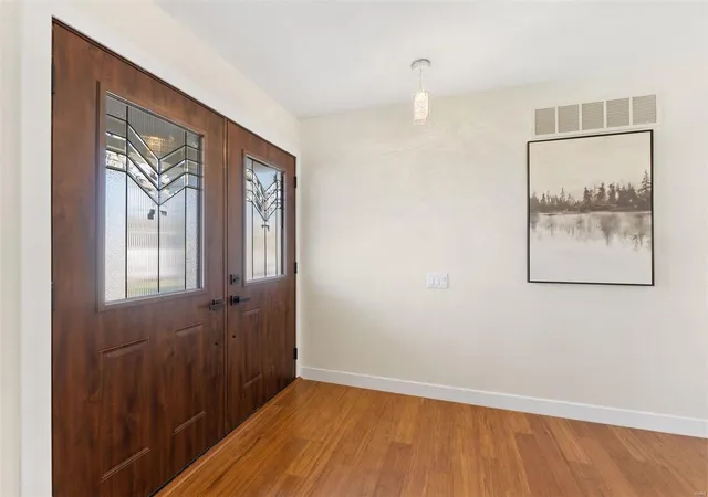 Photo 4 of Single Family Residence at 1512 Shadyside Ln, Saint Louis, MO 63146 | MLS# MIS25014882 |  | Sold on 2025-04-18