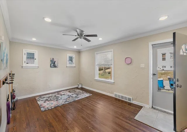 Photo 3 of Single Family Residence at 340 Lagro Ave, Saint Louis, MO 63125 | MLS# MIS25014914 |  | Sold on 2025-04-22