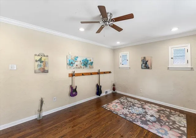 Photo 4 of Single Family Residence at 340 Lagro Ave, Saint Louis, MO 63125 | MLS# MIS25014914 |  | Sold on 2025-04-22
