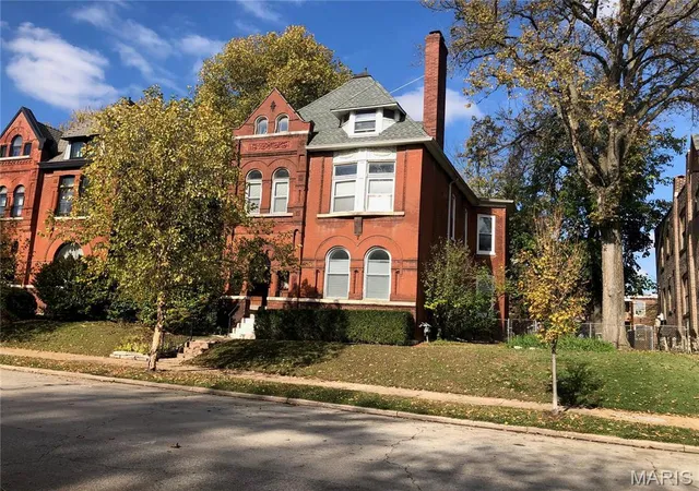 Multi Family at 4149 Shenandoah Ave, Saint Louis, MO 63110 | MLS# MIS25014948 | | Sold on 2025-08-18