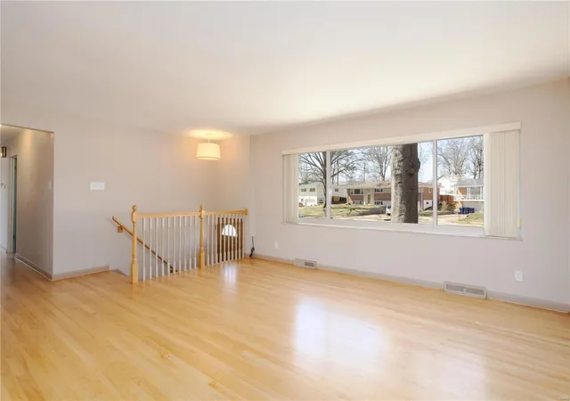 Photo 4 of Single Family Residence at 8904 Larchwood Ct, Saint Louis, MO 63126 | MLS# MIS25015019 | | Sold on 2025-04-18