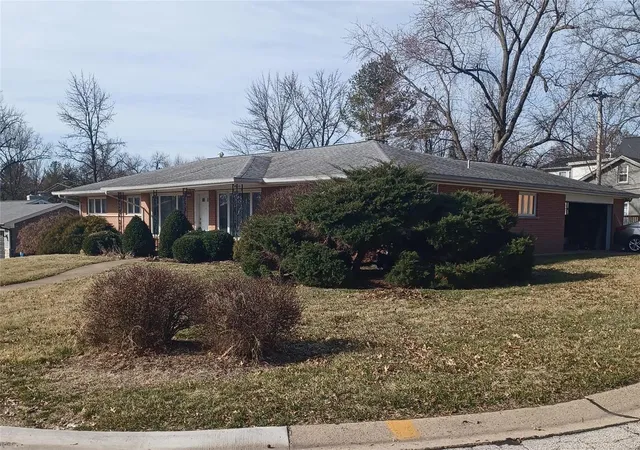 Single Family Residence at 737 Villa Capri Ct, Saint Louis, MO 63132 | MLS# MIS25015096 |  | Sold on 2025-05-06