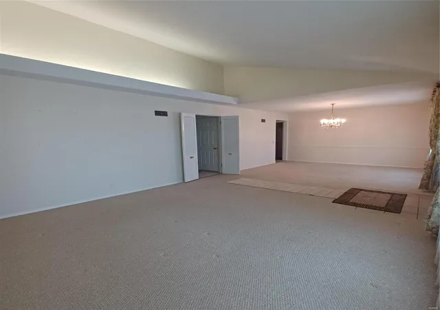 Photo 4 of Single Family Residence at 737 Villa Capri Ct, Saint Louis, MO 63132 | MLS# MIS25015096 |  | Sold on 2025-05-06