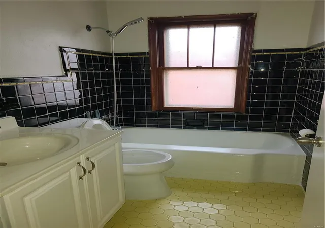 Photo 4 of Single Family Residence at 1214 Iona Ave, Saint Louis, MO 63133 | MLS# MIS25015105 | | Sold on 2025-07-01