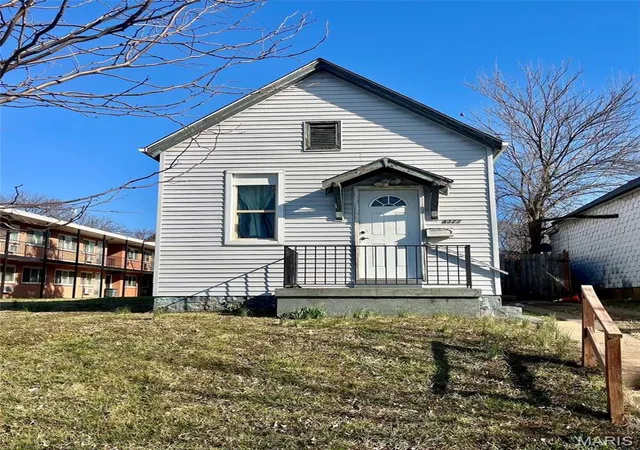Single Family Residence at 4327 Chippewa St, Saint Louis, MO 63116 | MLS# MIS25015111 | | Sold on 2025-07-17