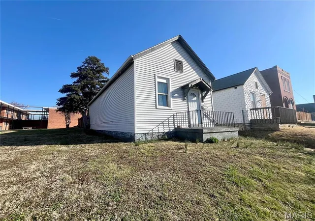 Photo 1 of Single Family Residence at 4327 Chippewa St, Saint Louis, MO 63116 | MLS# MIS25015111 | | Sold on 2025-07-17