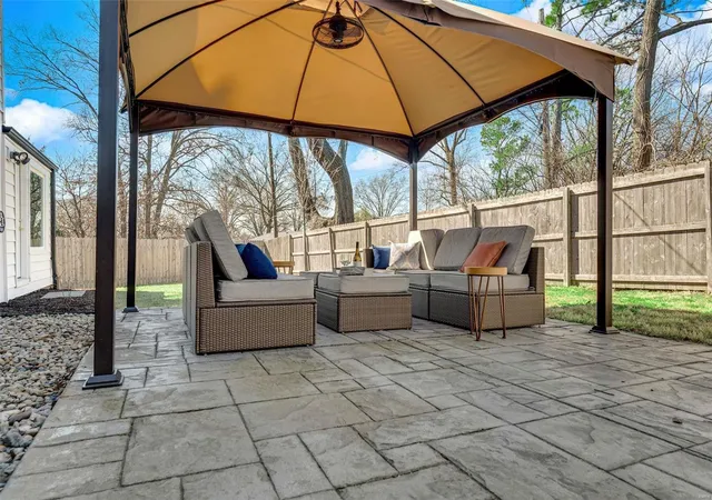 Photo 3 of Single Family Residence at 15 Lamertin Ln, Saint Louis, MO 63122 | MLS# MIS25015236 |  | Sold on 2025-05-08