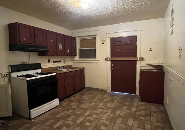 Photo 3 of Single Family Residence at 8415 N Broadway, Saint Louis, MO 63147 | MLS# MIS25015262 | | Sold on 2025-04-03