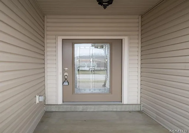 Photo 3 of Villa at 1532 Woodside Hills Dr, Saint Peters, MO 63376 | MLS# MIS25015294 | | Sold on 2025-05-15
