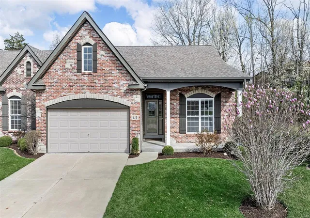 Single Family Residence at 315 Revolution Dr, Saint Peters, MO 63376 | MLS# MIS25015312 | | Sold on 2025-05-12