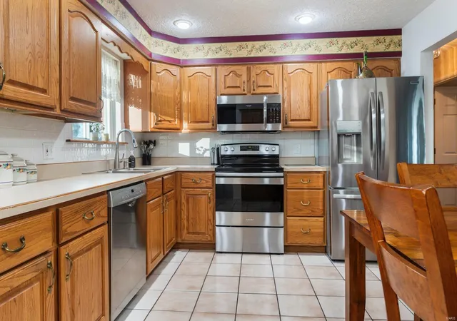 Photo 4 of Single Family Residence at 3501 Glen Bay Dr, Saint Louis, MO 63125 | MLS# MIS25015357 |  | Sold on 2025-04-14